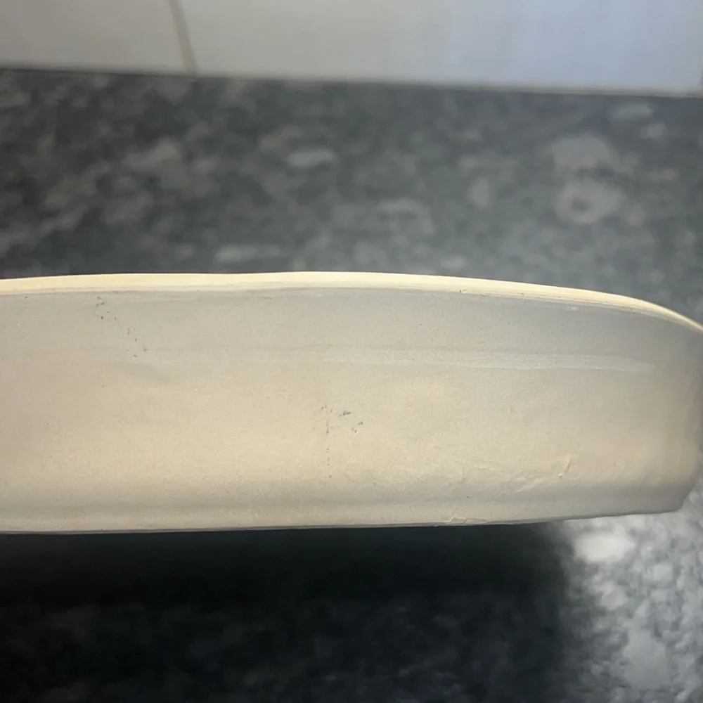 Round Cream stoneware Baking Dish. Looks new. 11x2 Even crispy cooking. Pies etc